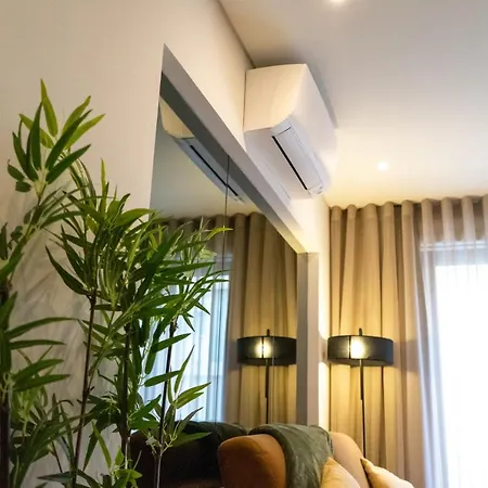 The Beautiful Ones アパート