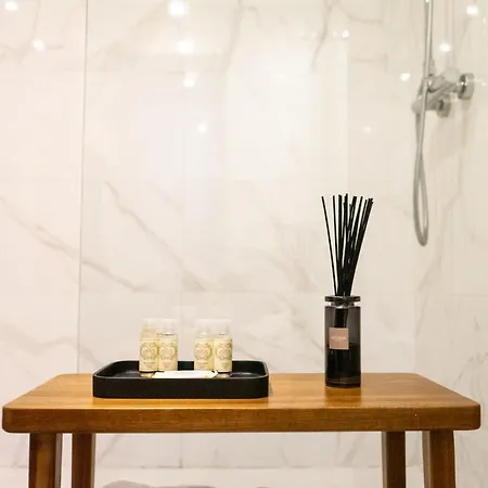 The Beautiful Ones Порту